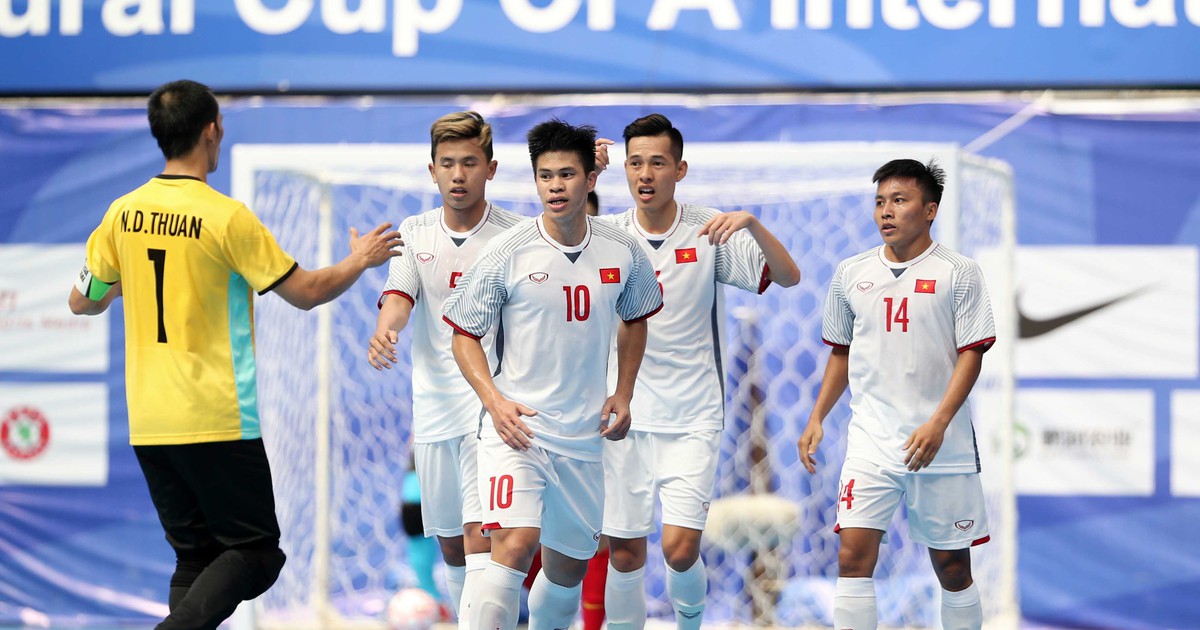 Tuyển futsal Việt Nam đè bẹp chủ nhà Trung Quốc